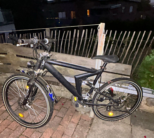 Mountainbike schwarz mit