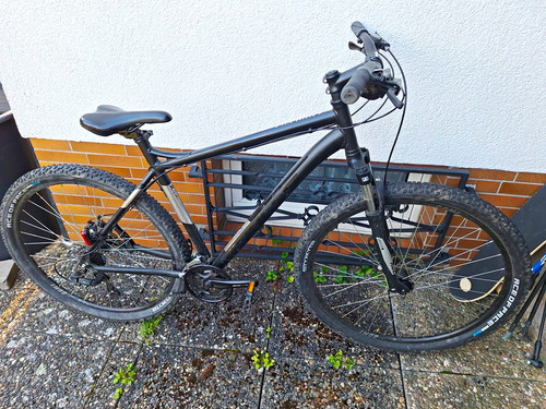 Schwarzes mountainbike - schwarzes,